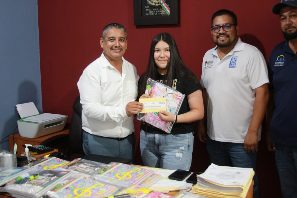 Entrega De Tiles Escolares Y Becas A Hijos De Trabajadores