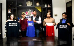 Entrega oficial del uniforme A nuestro Campeón Saul Gamboa.