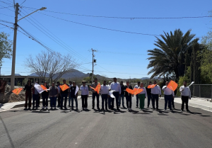 Entrega de la obra de pavimentación de un tramo de la Calle Seis en la colonia Pápagos.